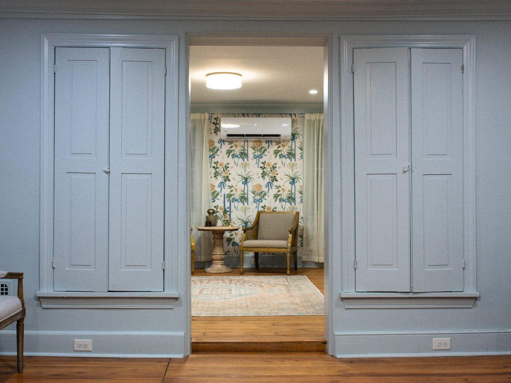 Medium composition of a doorway