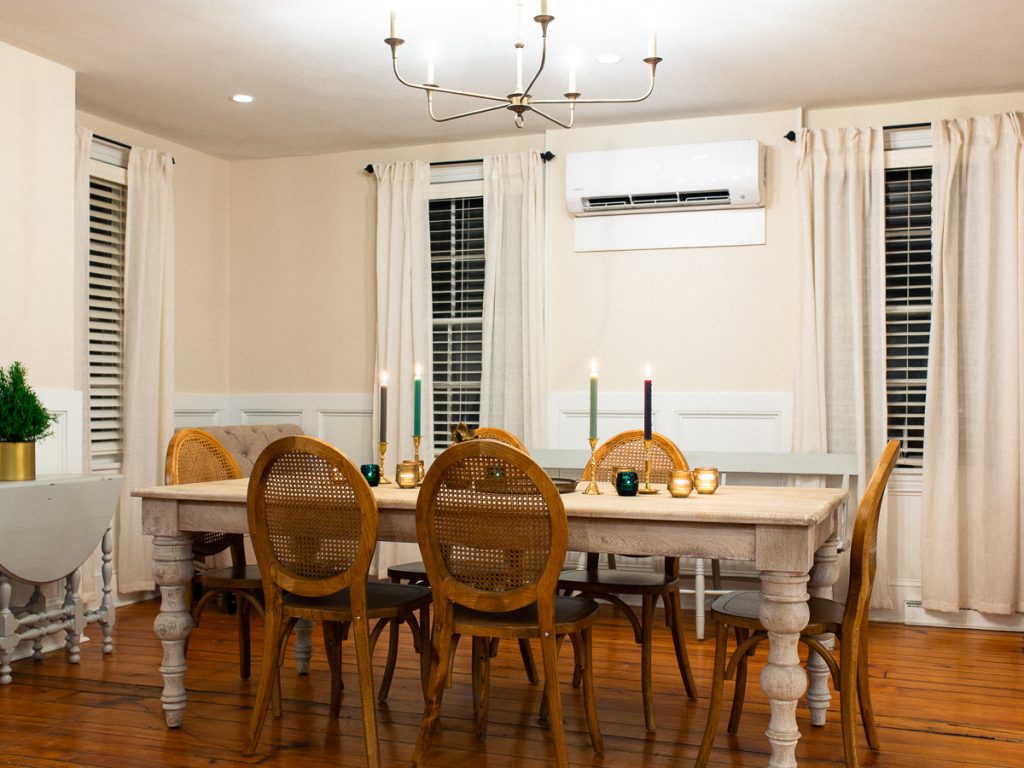 Medium compostion of room