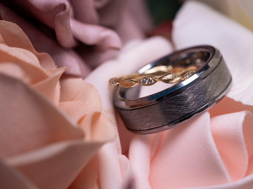 detail photo of wedding rings